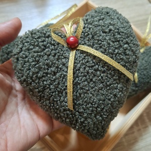 Karácsonyi dísz szett  szívecskék, sötétzöld, puha Teddy anyagból, 3db - karácsony - karácsonyi lakásdekoráció - karácsonyfadíszek - Meska.hu