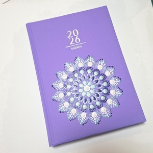 Pontozott mandalás határidőnapló, 2026-os, lila, kék és fehér mintával - Meska.hu