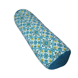 Henger párna tönköly pelyvával töltve, Kék-zöld csempemintás - Meska.hu