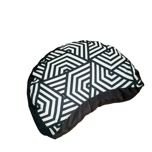 Meditációs félhold, jóga ülőpárna tönköly pelyvával töltve, fekete-fehér geometrikus - játék & sport - sport és kikapcsolódás - jóga, pilates, torna - jógapárna - Meska.hu