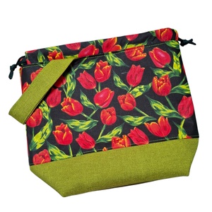 Fekete alapon piros tulipán mintás project bag � neszesszer és kistáska - táska & tok - neszesszer - Meska.hu