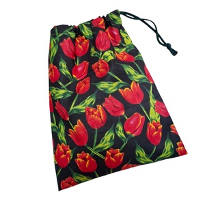 Tisztasági zsák és szalvéta (2db) szett,  oviba, suliba, fekete, piros tulipános - játék & sport - ovis felszerelés - egyéb ovis kiegészítő - Meska.hu