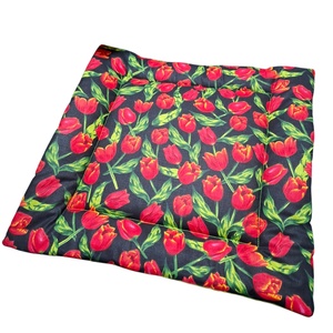 Iskolai ülőpárna székre, fekete alapon piros tulipános - otthon & életmód - babaszoba, gyerekszoba - iskolai ülőpárna - Meska.hu