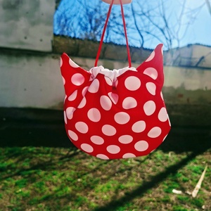 Cicafüles összehúzható zsákocska neszeszer, piros pöttyös  - táska & tok - neszesszer - Meska.hu