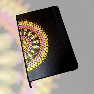 Pontfestett mandalás jegyzetfüzet vonalas, fekete - sárga, pink - Meska.hu