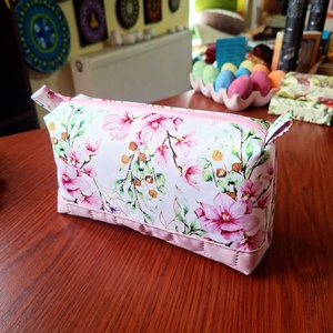 Rózsaszín virágos neszeszer  - táska & tok - neszesszer - Meska.hu