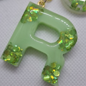 Műgyanta betűs kulcstartó - táska & tok - kulcstartó & táskadísz - kulcstartó - Meska.hu