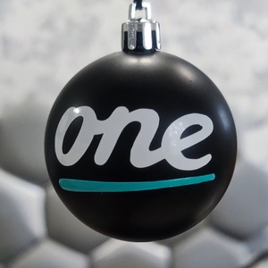 Karácsonyi gömb fenyődísz (One) - karácsony - karácsonyi lakásdekoráció - karácsonyfadíszek - Meska.hu