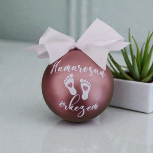 Babaváró karácsonyi gömb (lányos) - karácsony - karácsonyi lakásdekoráció - karácsonyfadíszek - Meska.hu