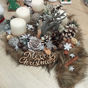 MERRYCHristmas-SZŐRMÉS adventi koszorú,asztaldísz rénszarvassal - karácsony - adventi díszek - adventi koszorú - Meska.hu