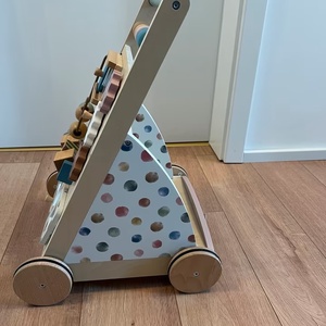 Ez egy fából készült Tiny Land márkájú járást segítő kocsi - baba - mama - baba játékok - mozgásfejlesztő játékok - Meska.hu