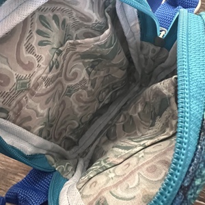 Kis válltáska - táska & tok - kézitáska & válltáska - vállon átvethető táska - Meska.hu