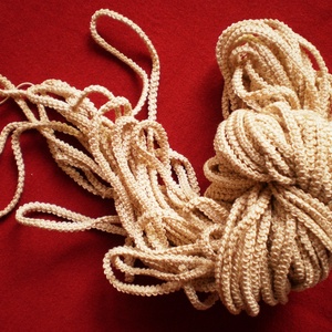 Paszomány, zsinór, sujtás - bármilyen színben rendelhető! Népi ruha kell-éke :) -  - Meska.hu