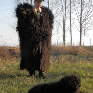 Suba, bunda - pásztor viselet/ betlehemes, regős, vadász kellék - fekete -  - Meska.hu