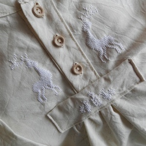 Szarvasos, madaras keresztszemes baba ing - népi keresztelő, ünneplő ruha, gyerek paraszting -  - Meska.hu