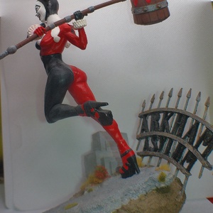 Harley Quinn szobor - otthon & életmód - dekoráció - asztal és polc dekoráció - asztaldísz - Meska.hu