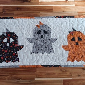Halloweeni szellemes patchwork asztali futó - otthon & életmód - dekoráció - halloween - halloweeni dekoráció - Meska.hu