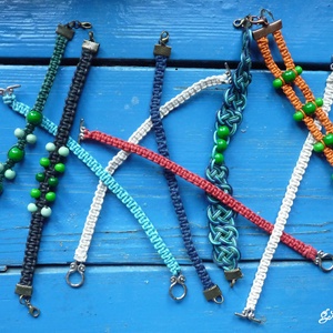 Sötétkék makramé karkötő - ékszer - karkötő - fonott karkötő - Meska.hu