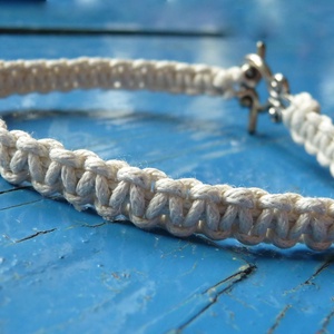 Fehér makramé karkötő, Ékszer, Karkötő, Fonott karkötő, Csomózás, Ékszerkészítés, MESKA