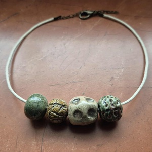 Kavicsok és gyöngyök V.  raku kerámia óriás gyöngyös nyaklánc (ékszer) - ékszer - nyaklánc - bogyós nyaklánc - Meska.hu