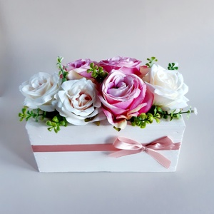 Rózsák faládikában-Virágládika, esküvőre ajándékba Rendelhető más virágokkal is, Otthon & Lakás, Dekoráció, Asztal és polc dekoráció, Asztaldísz, Festett tárgyak, MESKA