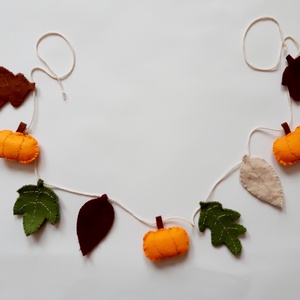Levélfűzér - őszi dísz, dekoráció, függődísz, filcfűzér, ablakdekoráció, ajtódísz - otthon & életmód - dekoráció - halloween - halloweeni ajtódíszek és ablakdíszek - Meska.hu