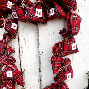 Skótkockás piros adventi zsákok, karácsonyvárás, adventi dísz, dekoráció,  - karácsony - adventi díszek - adventi naptár - Meska.hu