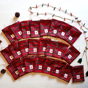 Skótkockás piros adventi zsákok, karácsonyvárás, adventi dísz, dekoráció,  - karácsony - adventi díszek - adventi naptár - Meska.hu