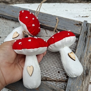 Piros pöttyös gombák 1 csomag- kézzel varrott dekoráció, dísz, fűzérnek, őszi díszek - otthon & életmód - dekoráció - asztal és polc dekoráció - asztaldísz - Meska.hu
