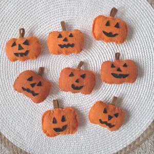 Mókás tökfejek- őszi dísz, dekoráció, függődísz, filcfűzér, ablakdekoráció, ajtódísz, Otthon & Életmód, Dekoráció, Halloween, Halloweeni ajtódíszek és ablakdíszek, Varrás, MESKA