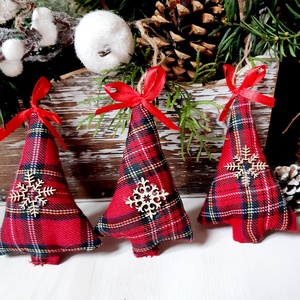 Kockás piros fenyők 3db karácsonyi dekoráció, dísz, , Karácsony, Karácsonyi lakásdekoráció, Karácsonyfadíszek, Varrás, MESKA