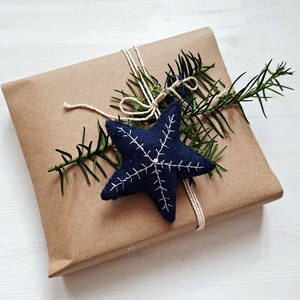 Kék- ezüst csillagok- karácsonyfadíszek, filc díszek - karácsony - karácsonyi lakásdekoráció - karácsonyfadíszek - Meska.hu