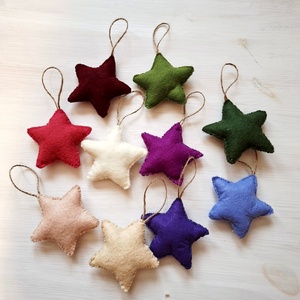 Színes filc csillagok karácsonyi dekoráció, díszek, ajándék, Karácsony, Karácsonyi lakásdekoráció, Karácsonyfadíszek, Varrás, MESKA