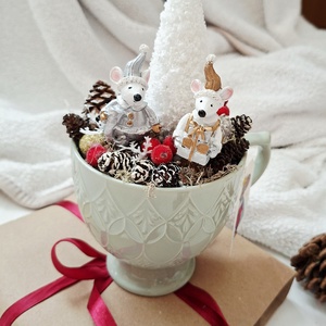 Egérkék karácsonya- mesés bögredísz,  karácsonyi asztaldísz - Meska.hu