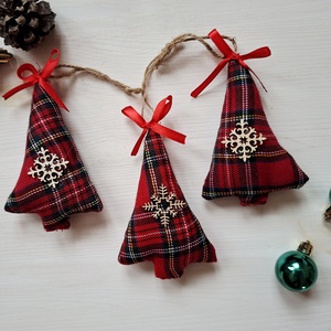 Kockás piros fenyők 3db karácsonyi dekoráció, dísz, , Karácsony, Karácsonyi lakásdekoráció, Karácsonyfadíszek, Varrás, MESKA