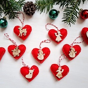 Filc szívek fadíszekkel- 9db akasztós díszek karacsonyi dísz, Karácsony, Karácsonyi ajándékozás, Karácsonyi ajándékcsomagolás, Varrás, MESKA