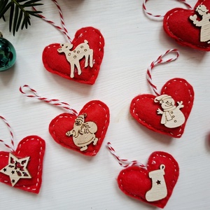 Filc szívek fadíszekkel- 9db akasztós díszek karacsonyi dísz - karácsony - karácsonyi ajándékozás - karácsonyi ajándékcsomagolás - Meska.hu