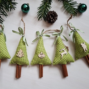 Fahéjillat- fenyők fahéjjal- karácsonyi country dekoráció, díszek 5db zöldben - karácsony - karácsonyi lakásdekoráció - karácsonyfadíszek - Meska.hu
