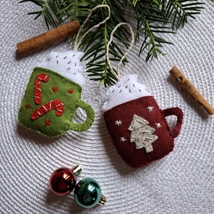 Egy bögre habos kávé- Karácsonyi filc díszek, 2db, Karácsony, Karácsonyi lakásdekoráció, Karácsonyfadíszek, Varrás, MESKA