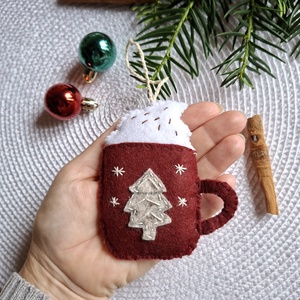 Egy bögre habos kávé- Karácsonyi filc díszek, 2db - karácsony - karácsonyi lakásdekoráció - karácsonyfadíszek - Meska.hu
