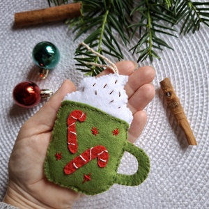 Egy bögre habos kávé- Karácsonyi filc díszek, 2db - karácsony - karácsonyi lakásdekoráció - karácsonyfadíszek - Meska.hu