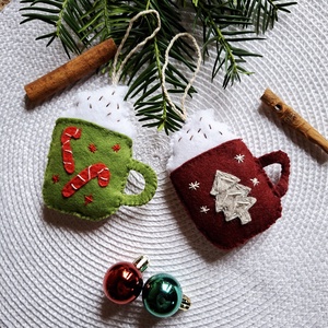 Egy bögre habos kávé- Karácsonyi filc díszek, 2db - karácsony - karácsonyi lakásdekoráció - karácsonyfadíszek - Meska.hu