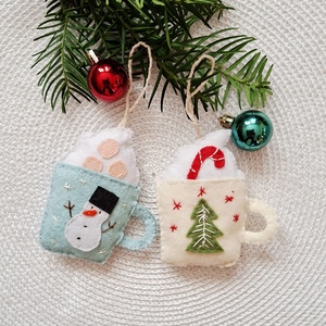 Karácsonyi kávés bögrék-karácsonyfadísz, ajándékkísérő, dekoráció, Karácsony, Karácsonyi lakásdekoráció, Karácsonyfadíszek, Varrás, MESKA