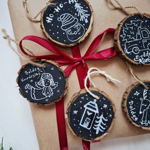 Boldog karácsonyt!  Karácsonyi fakorongok  5 db, ajándékkísérők, karácsonyi dekoráció - karácsony - karácsonyi lakásdekoráció - karácsonyfadíszek - Meska.hu