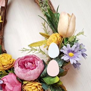 Virágok  venyige tojáskoszorún- húsvéti ajtódísz, kopogtató, tavaszi dekoráció - otthon & életmód - dekoráció - ajtó- és ablak dekoráció - ajtódísz & kopogtató - Meska.hu