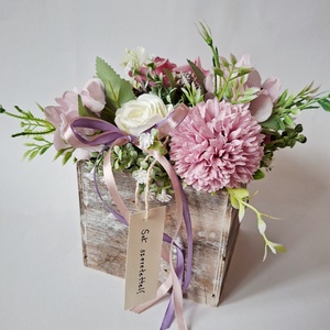 Rózsák és hortenziák fadobozban,  virágdísz nőnapra, születésnapra ünnepi alkalmakra, Otthon & Életmód, Dekoráció, Asztal és polc dekoráció, Asztaldísz, Virágkötés, MESKA