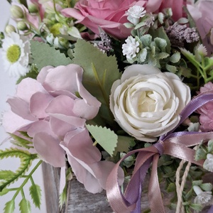 Rózsák és hortenziák fadobozban,  virágdísz nőnapra, születésnapra ünnepi alkalmakra - otthon & életmód - dekoráció - asztal és polc dekoráció - asztaldísz - Meska.hu