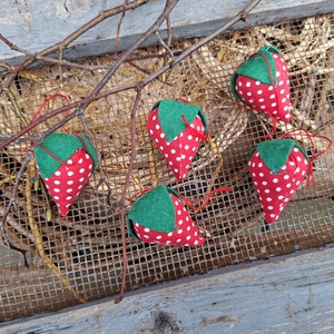 Szamócák, eprek 5db tavaszi dekoráció, Ünnepi díszek, dekorációk, Húsvéti díszek és dekorációk, Húsvéti asztaldíszek, Varrás, MESKA