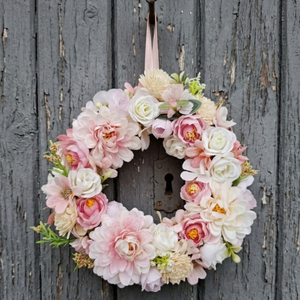 Rózsaszín, krém virágos tavaszi, nyári koszorú, dekoráció- Azonnal vihető!, Otthon & Életmód, Dekoráció, Ajtó- és ablak dekoráció, Ajtódísz & Kopogtató, Virágkötés, MESKA