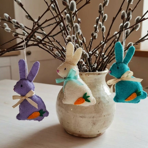 Filc nyuszik répával, húsvéti dísz, vintage dekoráció, Azonnal vihető! - ünnepi díszek, dekorációk - húsvéti díszek és dekorációk - húsvéti asztaldíszek - Meska.hu